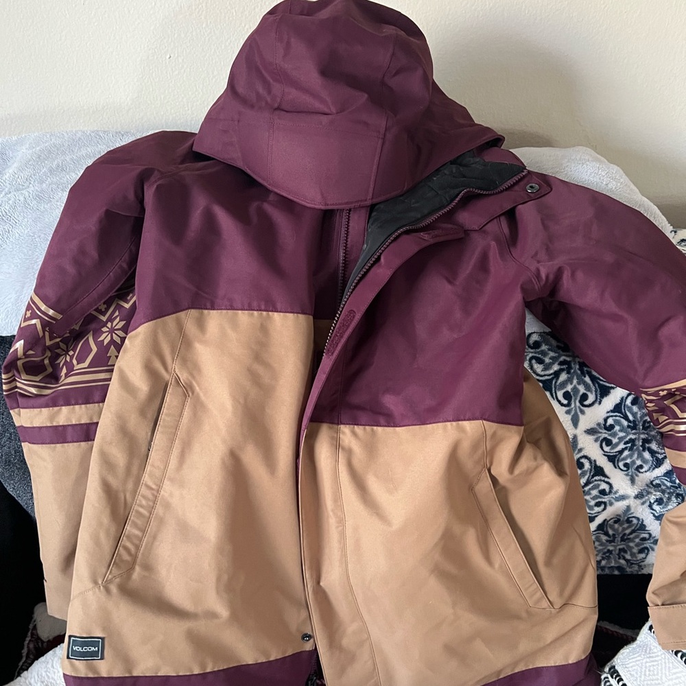 Volcom size large men/women ski or snowboarding jacket.